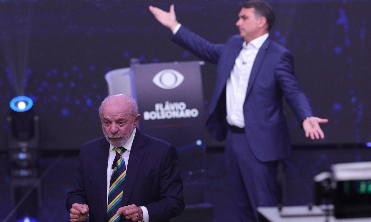 'Caótico' e 'tenso': o que imprensa internacional disse sobre debate entre Lula e Flávio Bolsonaro - (crédito: BBC)