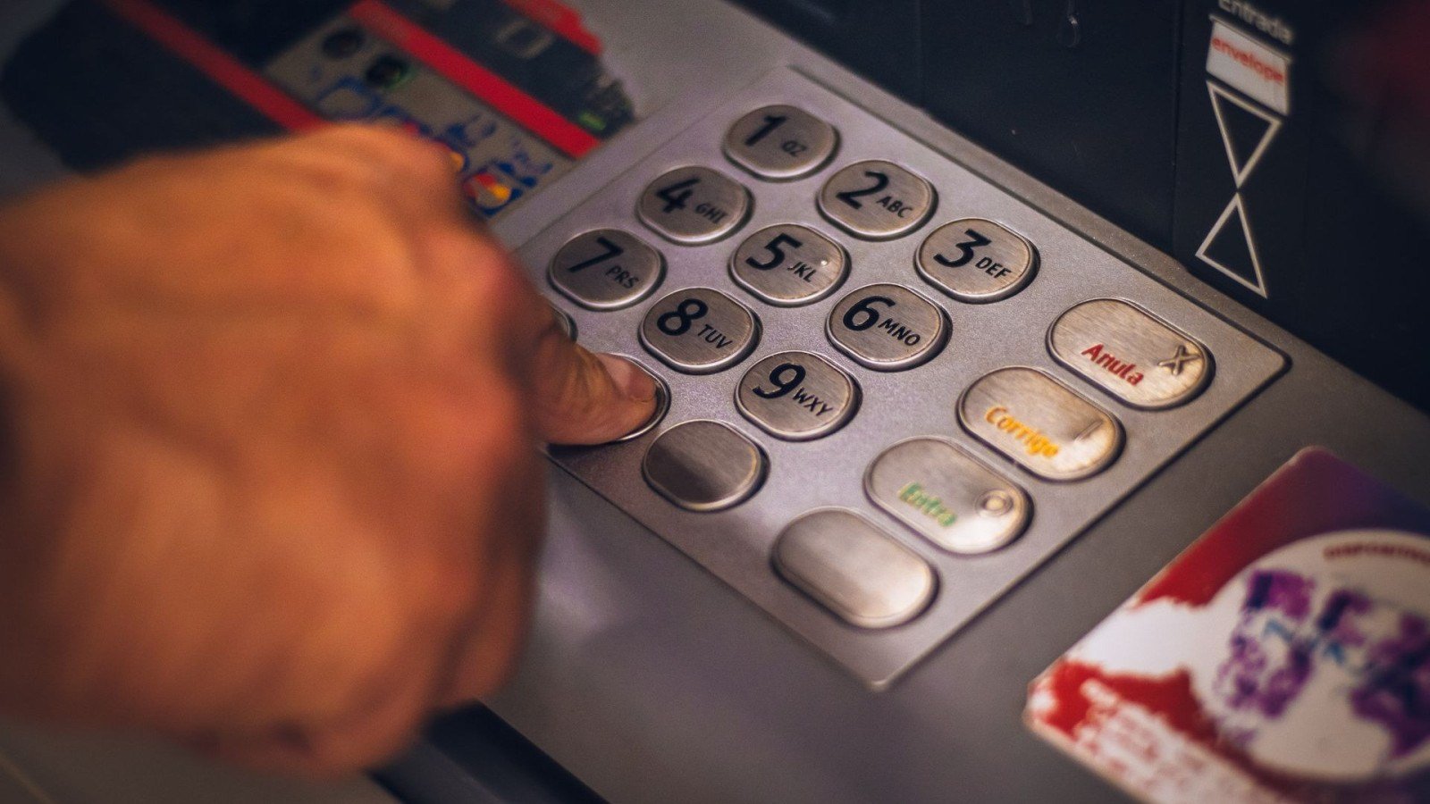 A&ccedil;&otilde;es em terminais banc&aacute;rios podem ser alvo de fraudes, tema central do caso da aposentada contra o Agibank -  (crédito: Divulga&ccedil;&atilde;o/Pexels)