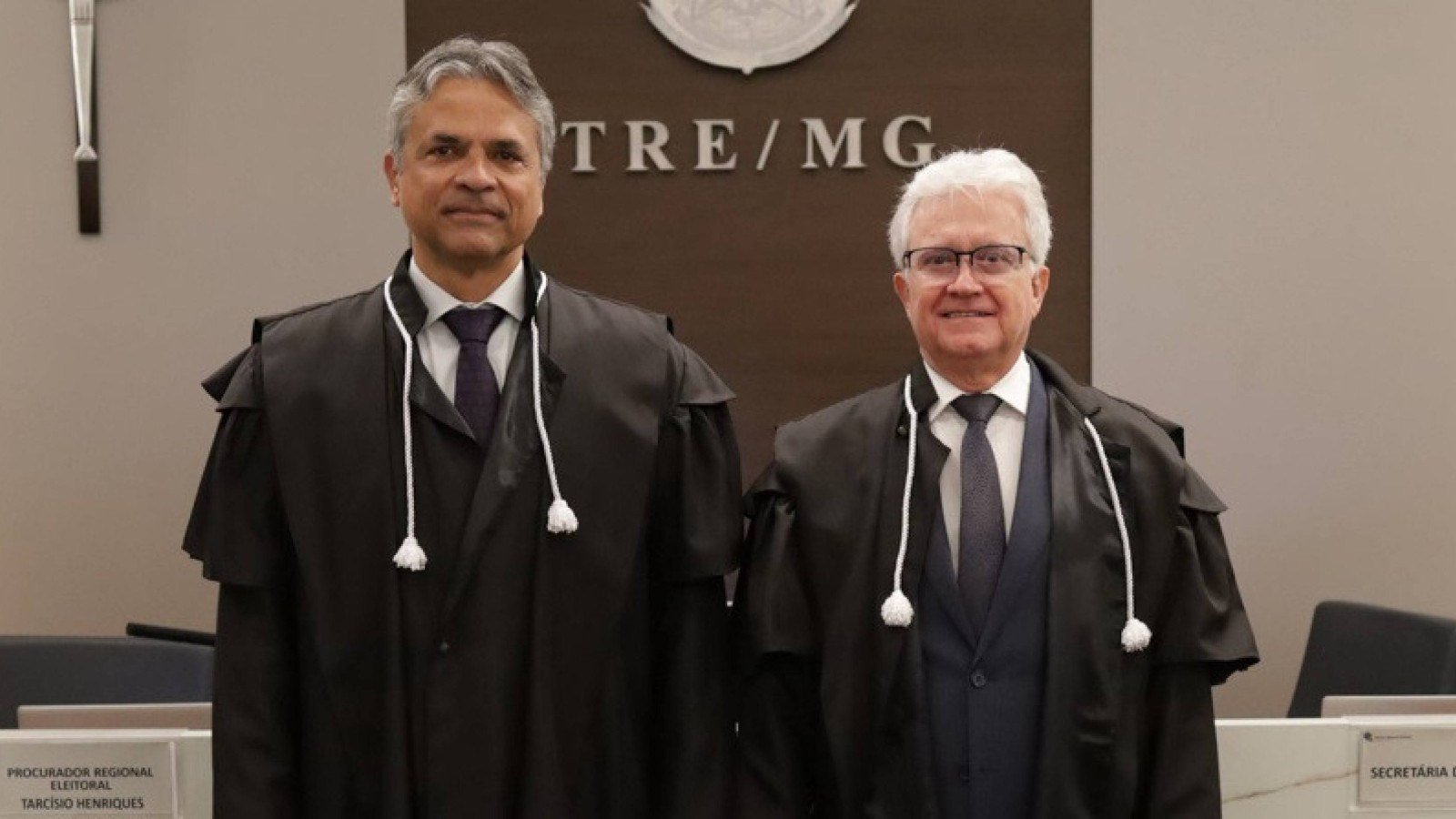 Desembargadores Carlos Henrique Perp&eacute;tuo Braga e S&aacute;lvio Chaves, do TRE/MG