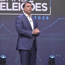 Flávio Bolsonaro defendeu golpe, ditadura e torturador em livro - Renato Pizzutto/Band
