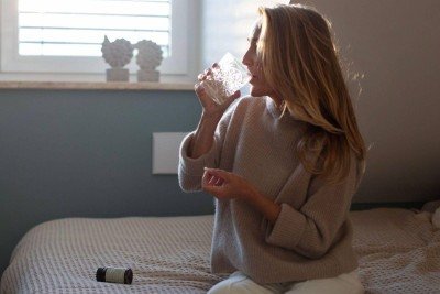 EUA removeram o mais grave aviso de segurança de remédios usados no tratamento de sintomas da menopausa; no Brasil, poucas mulheres ainda recebem essa indicação -  (crédito: Getty Images)