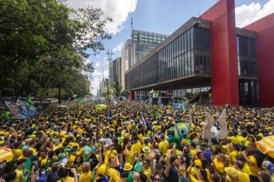 Manifestação na Avenida Paulista -  (crédito: Jacques Royzen/Folhapress)