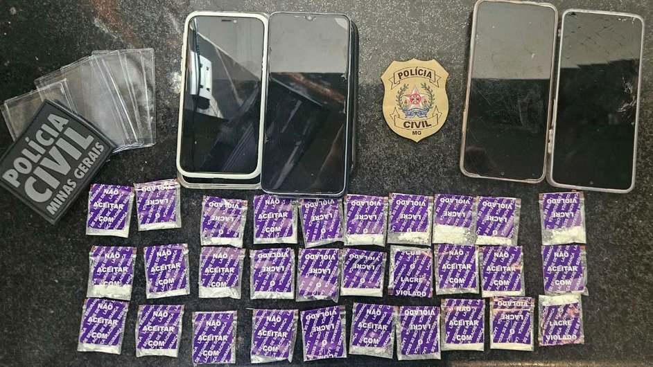 Materiais apreendidos em opera&ccedil;&atilde;o policial que desarticula o tr&aacute;fico de drogas e crime organizado na Lagoinha, em Uberl&acirc;ndia -  (crédito: Divulga&ccedil;&atilde;o/MPMG)