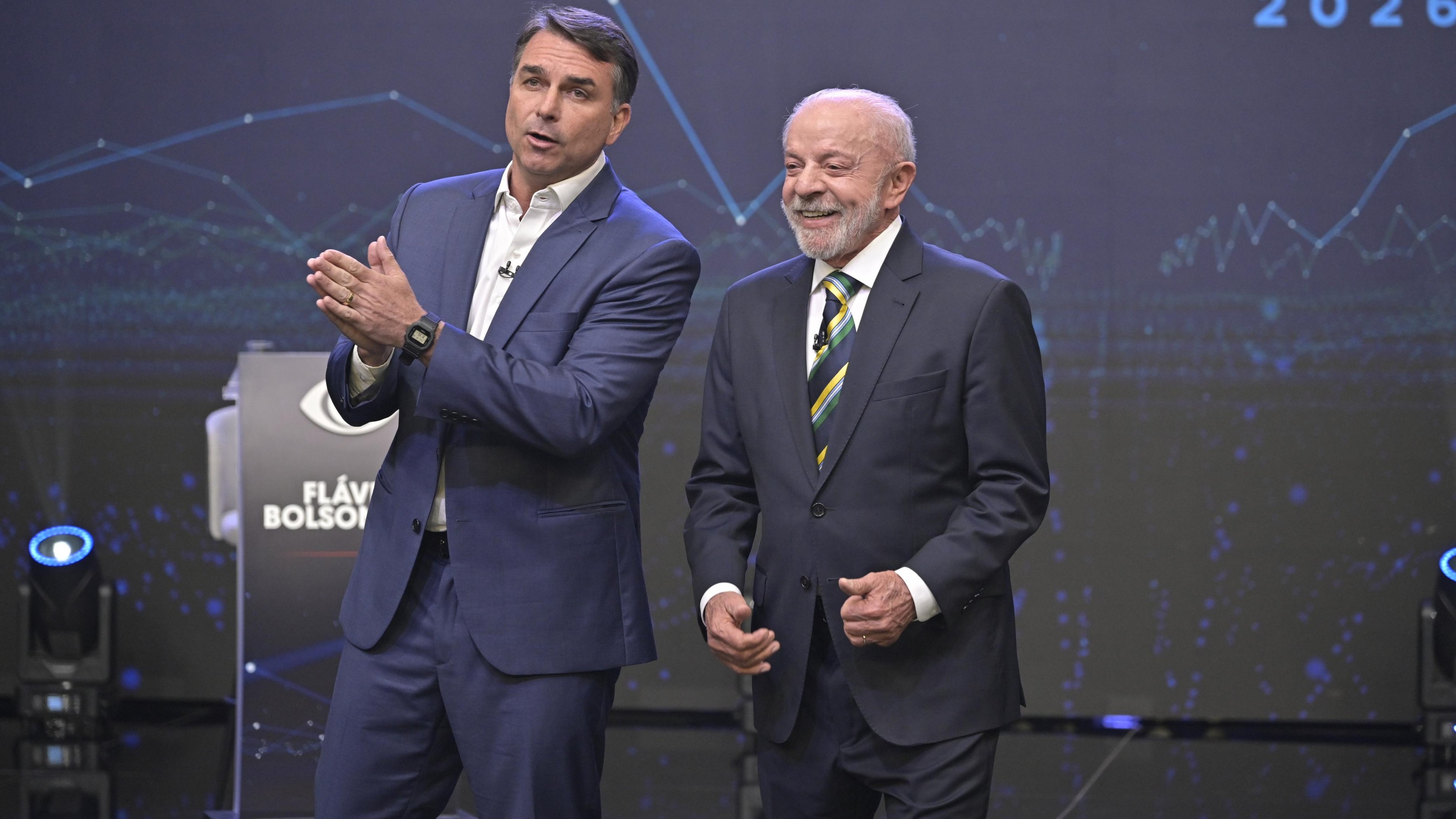 O debate na TV entre Fl&aacute;vio Bolsonaro e Lula gerou perdas de men&ccedil;&otilde;es positivas para ambos na corrida presidencial de 2026 -  (crédito: Renato Pizzutto/Band)