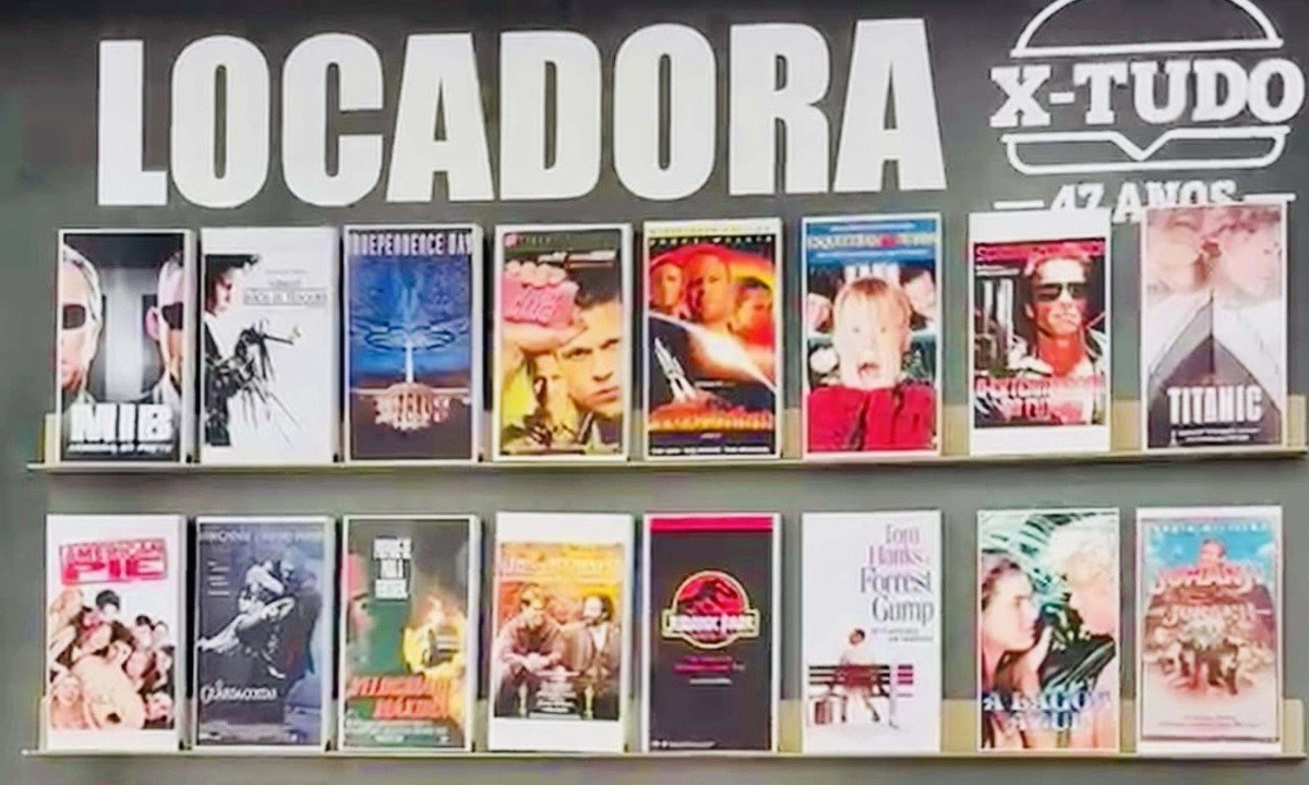 A locadora de filmes em fita VHS de papel do X-Tudo guarda descontos de 5% a 47%