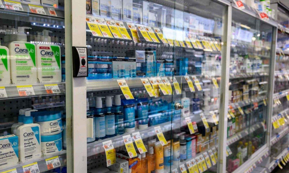 Medicamentos podem fazer parte do tratamento quando há indicação médica, mas não devem substituir a investigação da causa da dor -  (crédito: ANGELA WEISS / AFP)