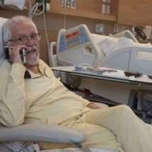 Aos 90 anos, Carlos Alberto de Nóbrega passa por cirurgia de marcapasso depois que uma infecção viral virou inflamação no coração - Tupi