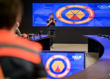 Comandante Paulo Bermude Resende falando na Coletiva da Defesa civil na Cidade Administrativa, nesta terça-feira 20/10 -  (crédito: Leandro Couri/EM)