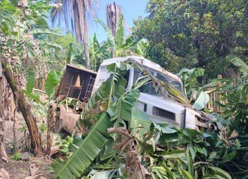 Acidente entre caminhão e dois carros no km 17 da BR-381, em Santa Luzia, na tarde desta terça-feira (20) -  (crédito: Alexandre Guzanshe/EM/D.A Press)