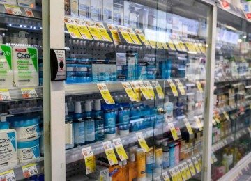 Medicamentos podem fazer parte do tratamento quando há indicação médica, mas não devem substituir a investigação da causa da dor -  (crédito: ANGELA WEISS / AFP)