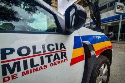 Ao chegarem à residência, os militares foram recebidos a tiros pelo suspeito, que acabou baleado durante a intervenção policial -  (crédito: Leandro Couri/EM/D.A Press)