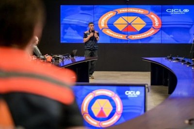 Comandante Paulo Bermude Resende falando na Coletiva da Defesa civil na Cidade Administrativa, nesta terça-feira 20/10 -  (crédito: Leandro Couri/EM)
