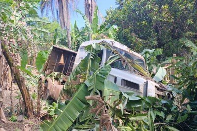 Acidente entre caminhão e dois carros no km 17 da BR-381, em Santa Luzia, na tarde desta terça-feira (20) -  (crédito: Alexandre Guzanshe/EM/D.A Press)