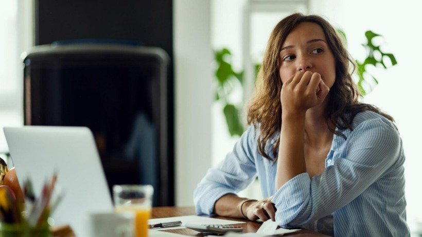 A sobrecarga emocional e financeira decorrente do v&iacute;cio em apostas gera preocupa&ccedil;&atilde;o e afeta trabalhadores -  (crédito: Drazen Zigic/Magnific)