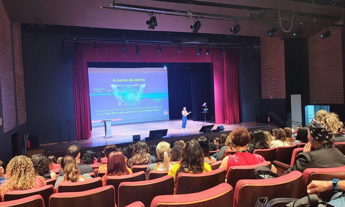 Escola de Bauru inaugura prédio com passarela e teatro - (crédito: DINO)