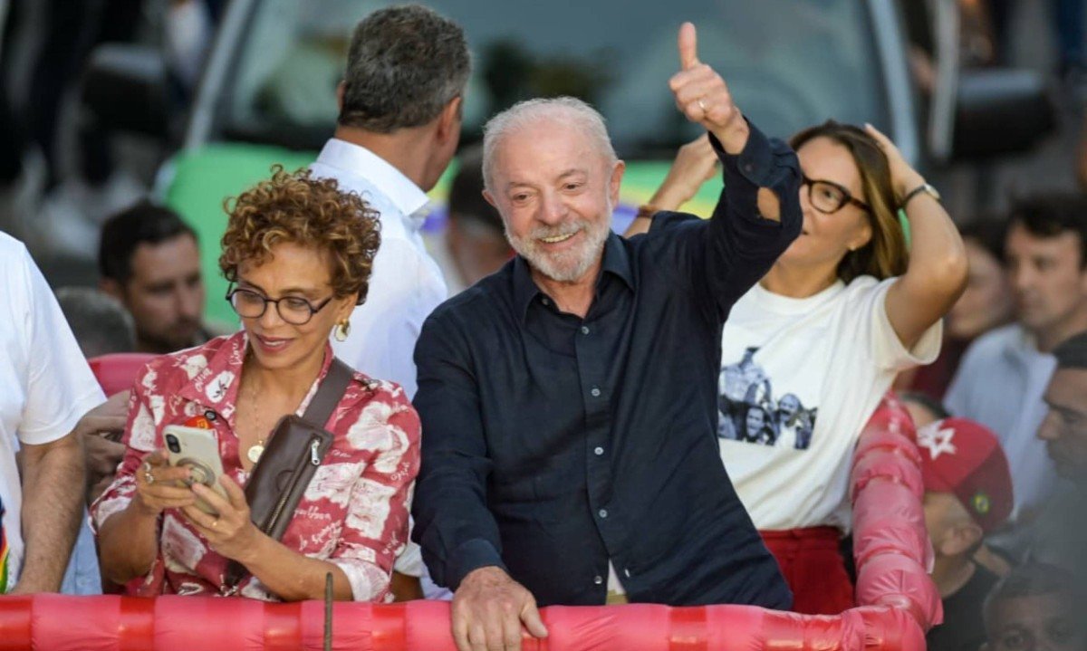 Lula em ato na capital, ao lado da senadora Marília Campos e da primeira dama, Janja -Leandro Couri