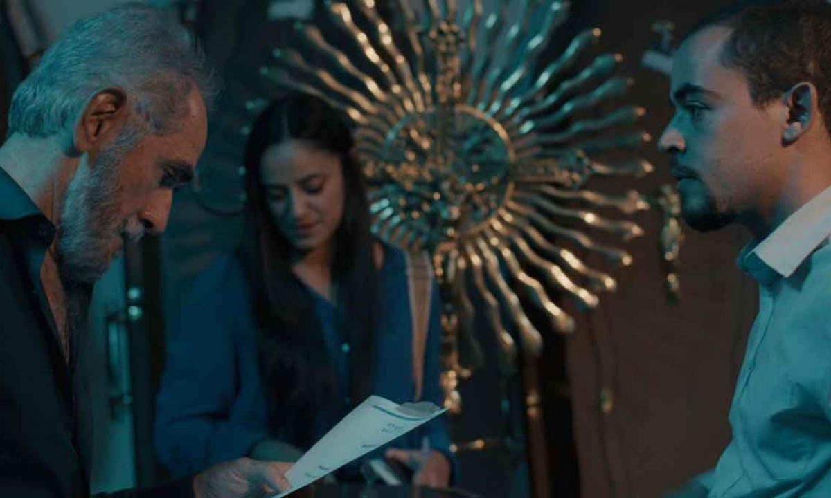 Uma disputa entre filhas e neta sobre onde deve ser enterrado o corpo de Seu Lauro (Everaldo Pontes) é parte da trama do filme, que participou da Mostra de Cinema de Tiradentes neste ano
- (crédito: Divulgação)