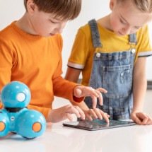 Pediatras alertam para riscos de brinquedos com IA - magnific