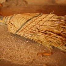 Aprenda a fazer uma vassoura de ervas
