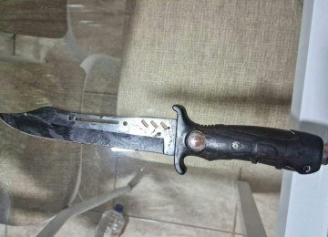 Faca usada no crime foi apreendida pela polícia -  (crédito: PMMG/Divulgação)