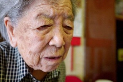 Wang Yingwei e sua pequena equipe de entregas fornecem mais do que alimentos. Eles oferecem conexões humanas a pessoas da terceira idade -  (crédito: BBC)