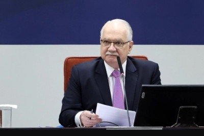 Edson Fachin defende que o STF deve encontrar equil&iacute;brio entre atuar contra viola&ccedil;&otilde;es de direitos e evitar interfer&ecirc;ncias pol&iacute;ticas -  (crédito:  Gustavo Moreno/STF)