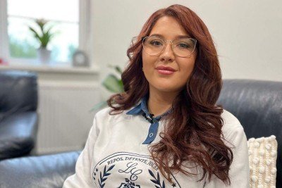 O centro de desintoxicação e reabilitação Birchwood tem três cães de terapia que fazem sucesso entre as pessoas atendidas, como Megan -  (crédito: BBC)