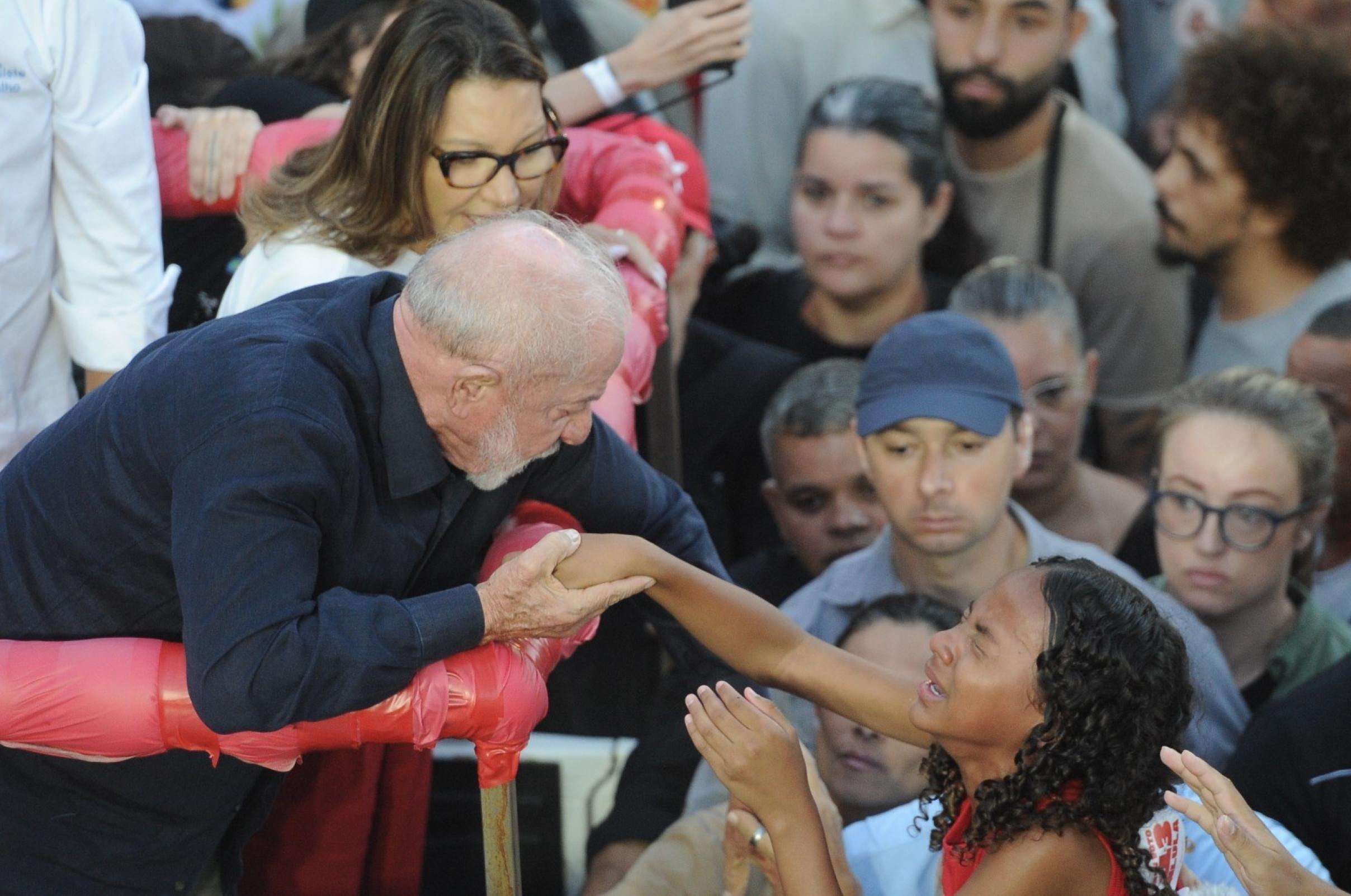 Durante todo o trajeto, Lula interagiu com o público