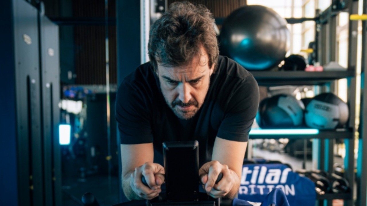 "Faço muito menos cardio": Fernando Alonso expõe mudança no treino na F1