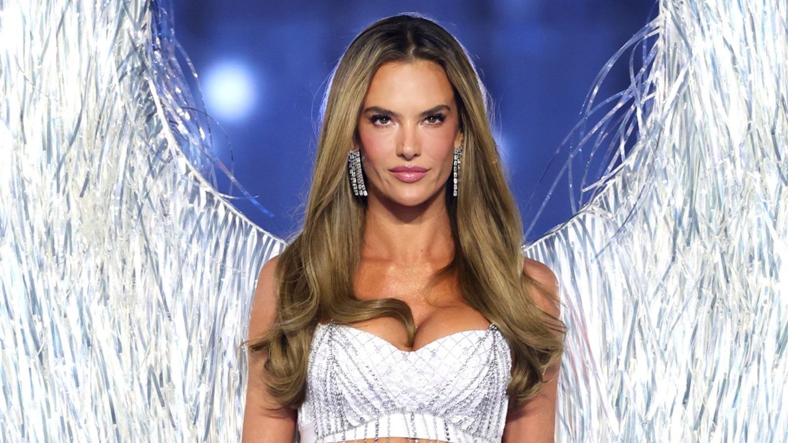 Beleza do Victoria's Secret: aprenda a recriar o visual glow do desfile