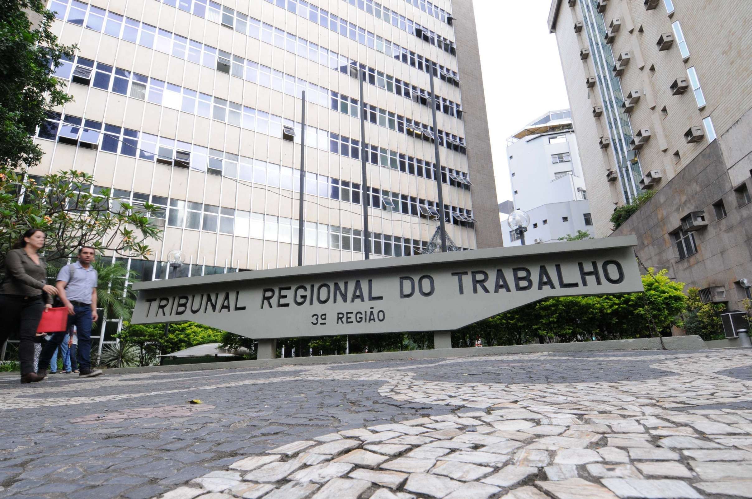 Montadora de MG é condenada por demitir empregada com transtorno bipolar