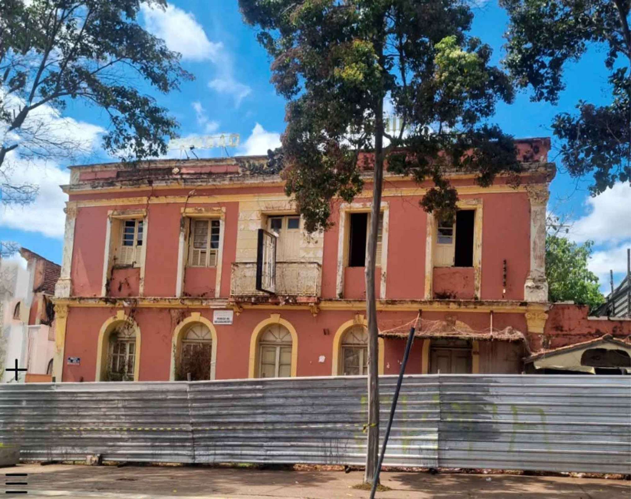Antiga Pens&atilde;o Tormin, que pertenceu &agrave; c&eacute;lebre Dona Beja,  em Arax&aacute;, pode ter tombamento confirmado