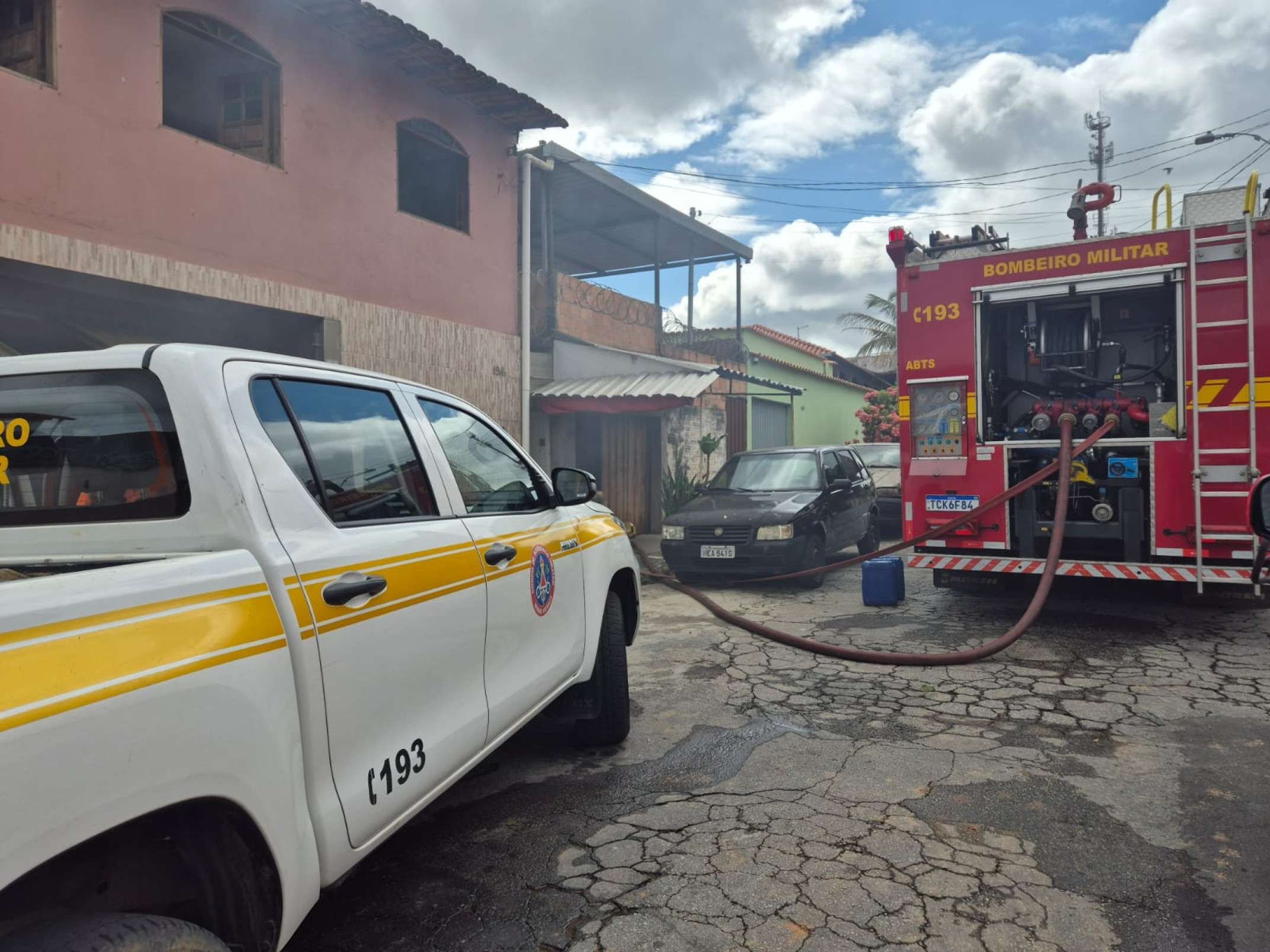 Incêndio em uma casa na Rua Inês Glasman, no Bairro Ribeiro de Abreu, na Região Nordeste de Belo Horizonte-Jair Amaral/EM/DA Press