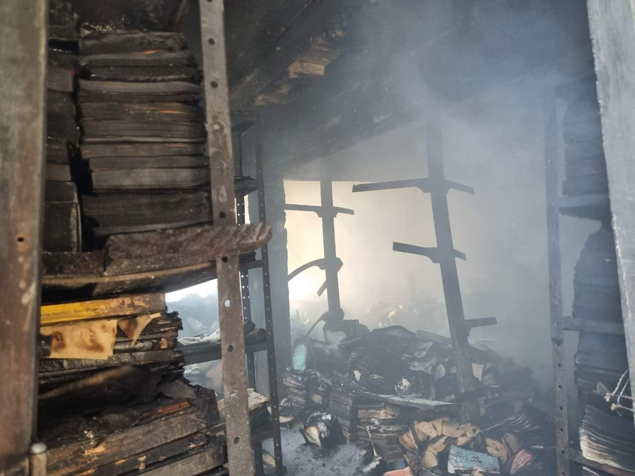 Incêndio em uma casa na Rua Inês Glasman, no Bairro Ribeiro de Abreu, na Região Nordeste de Belo Horizonte-CBMMG/Divulgação