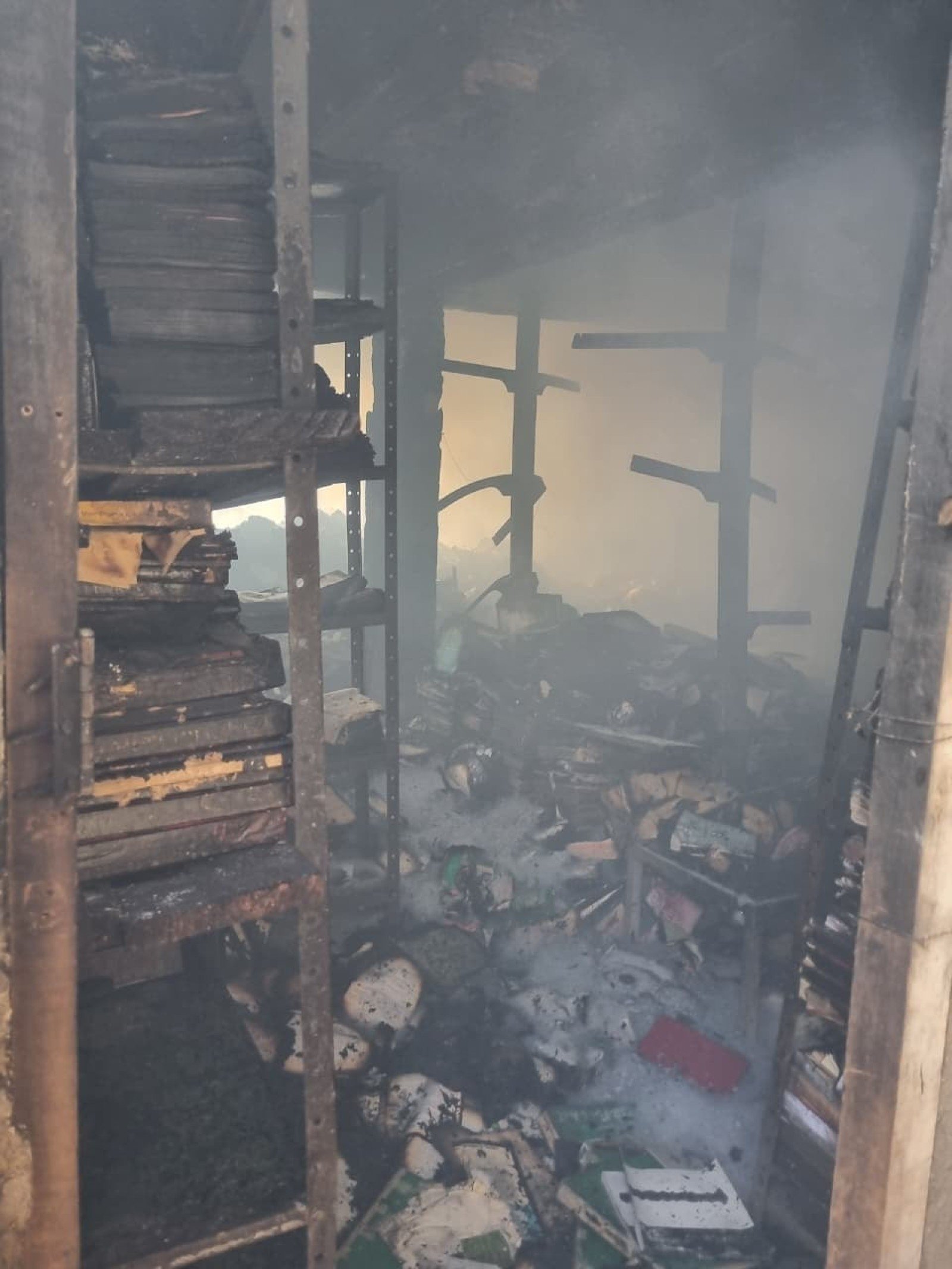 Incêndio em uma casa na Rua Inês Glasman, no Bairro Ribeiro de Abreu, na Região Nordeste de Belo Horizonte-CBMMG/Divulgação