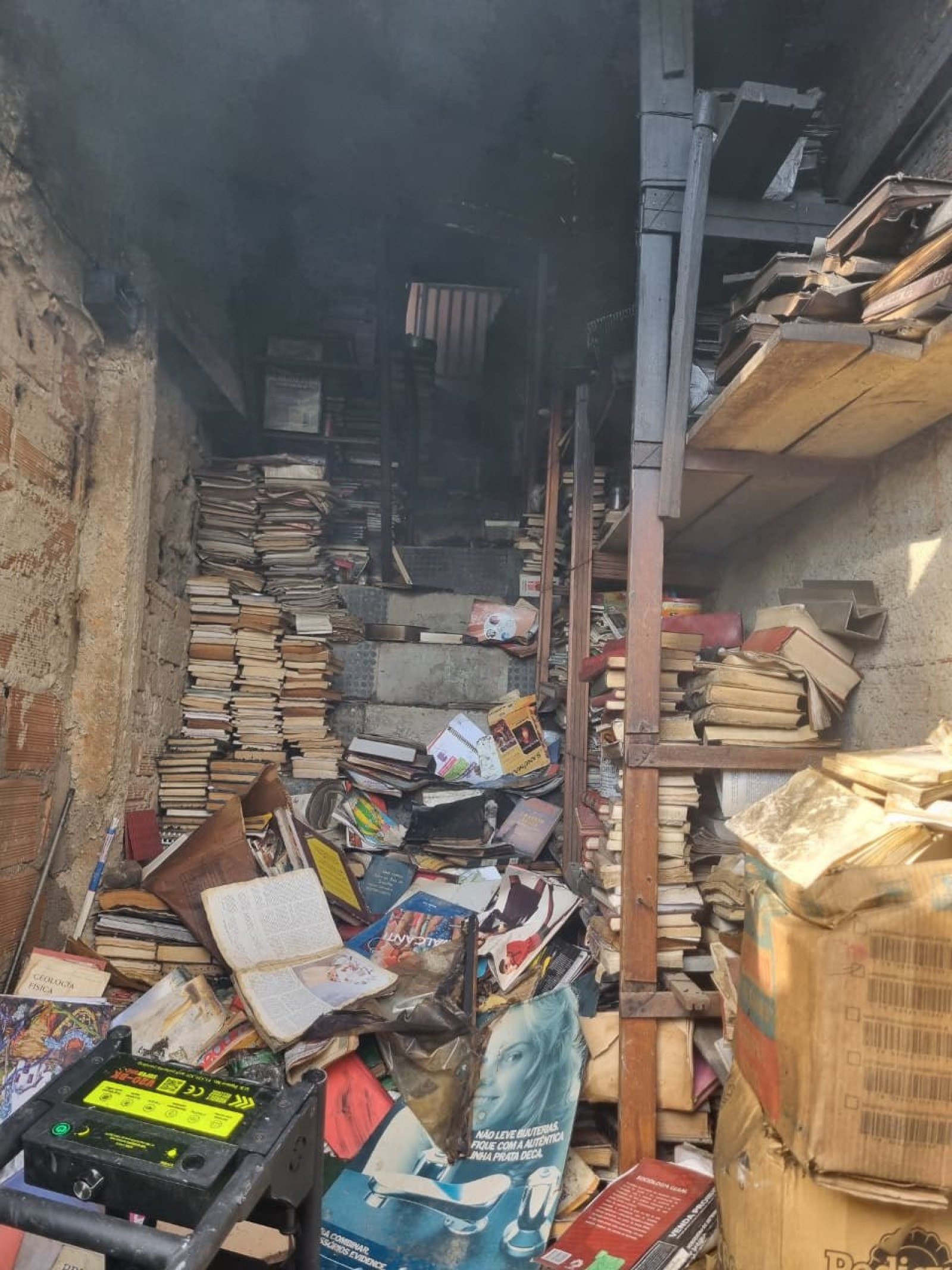 Incêndio em uma casa na Rua Inês Glasman, no Bairro Ribeiro de Abreu, na Região Nordeste de Belo Horizonte-CBMMG/Divulgação