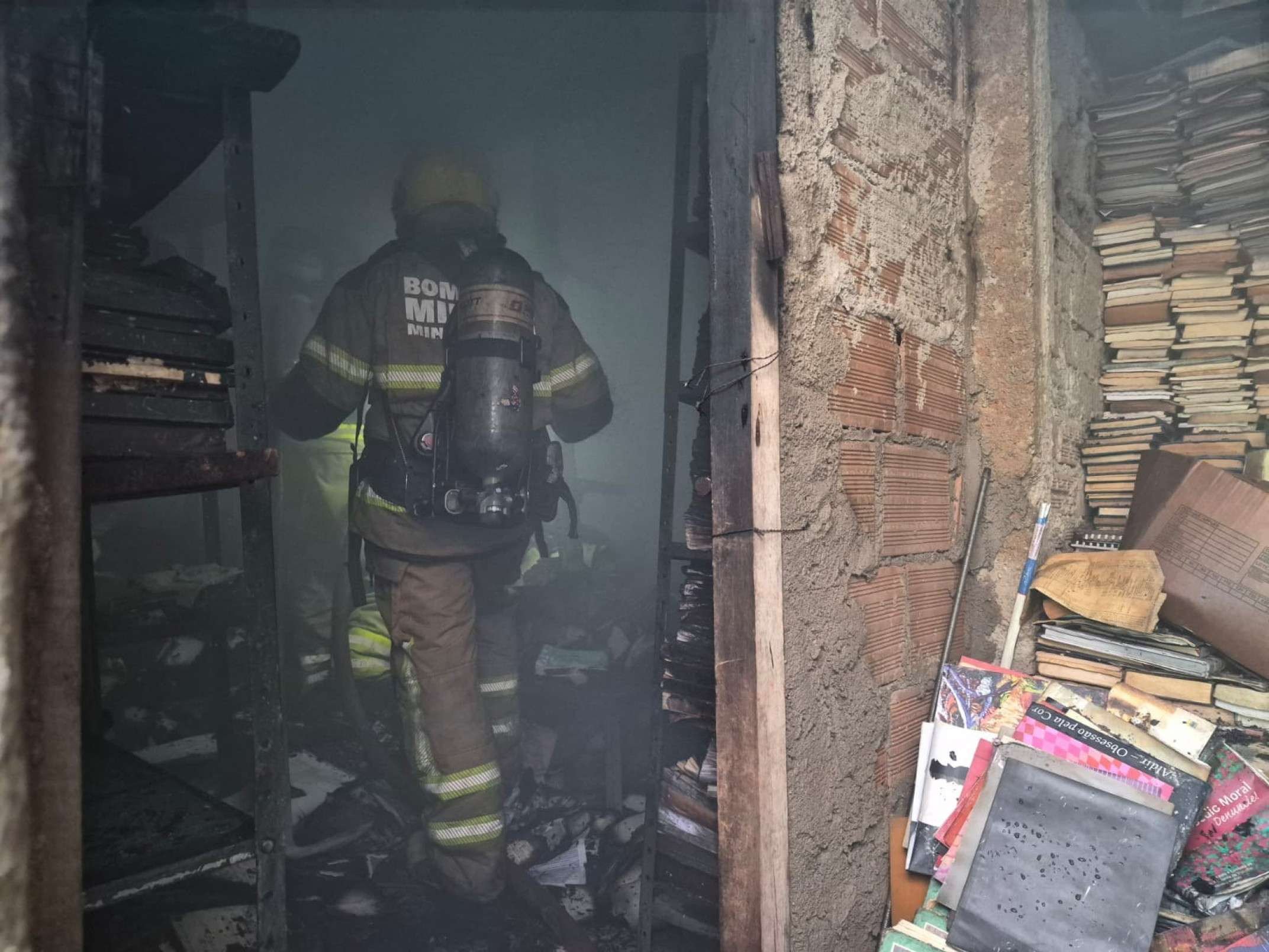 Incêndio em uma casa na Rua Inês Glasman, no Bairro Ribeiro de Abreu, na Região Nordeste de Belo Horizonte-CBMMG/Divulgação