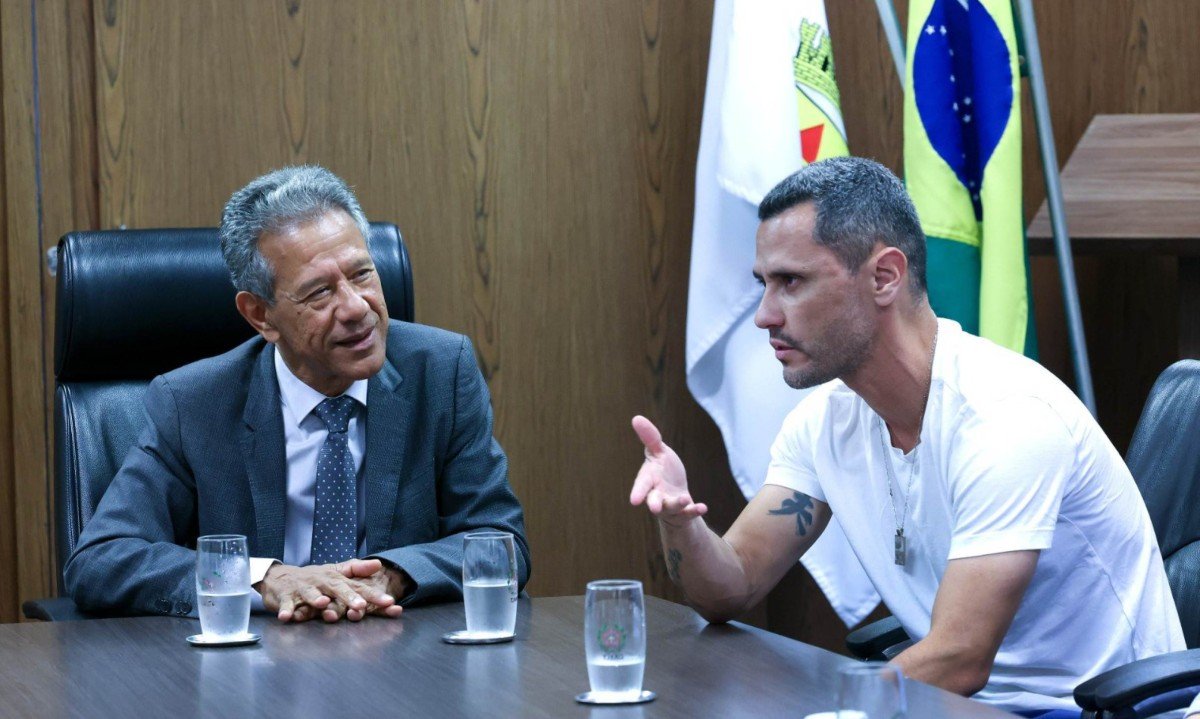 Presidente do TJMG, Vicente de Oliveira Recebe recebeu o governador eleito Cleitinho Azevedo nesta quinta-feira (22/10) - (crédito: Euler Junior/TJMG)