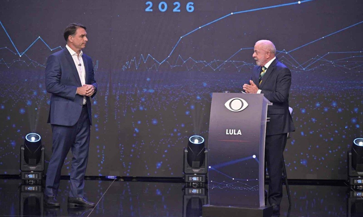 O senador Flávio Bolsonaro e o presidente Lula trocaram acusações durante debate na Band -  (crédito: Renato Pizzutto/Band)