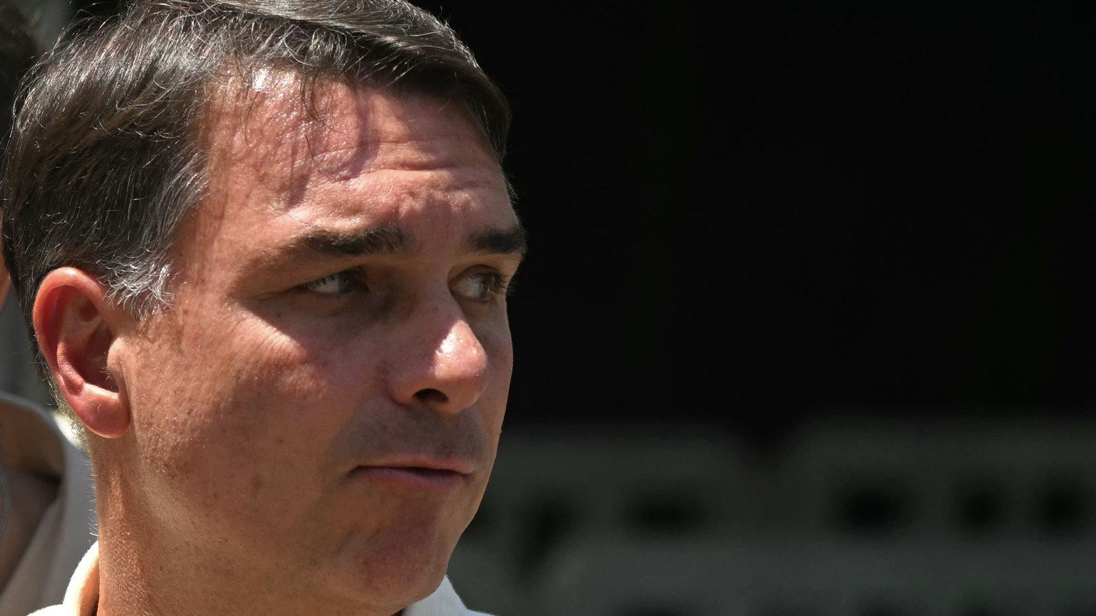 Fl&aacute;vio Bolsonaro, candidato &agrave; Presid&ecirc;ncia, abordou pautas como seguran&ccedil;a p&uacute;blica e a comunidade LGBTQIA+ em sua campanha -  (crédito: MAURO PIMENTEL / AFP)