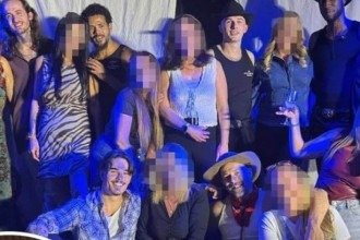 Clube de futebol pede desculpas após festa com striptease gerar polêmica