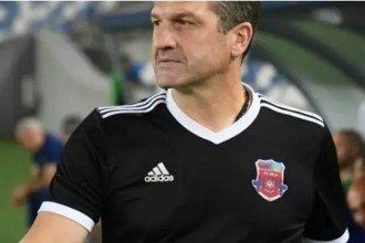 Ex-capitão de seleção morre aos 54 anos e deixa o futebol de luto