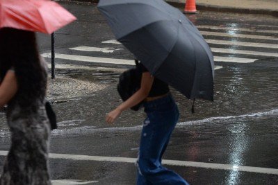 Chove em BH nesta quinta-feira (22/10) -  (crédito:  Tulio Santos/EM/D.A. Press)
