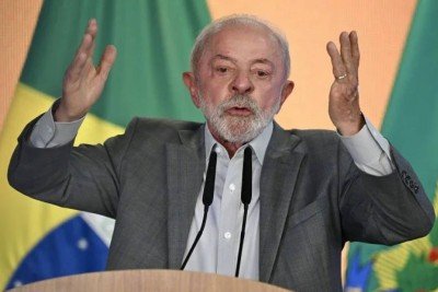Lula registra 49% de aprovação e 48% de desaprovação, segundo pesquisa Datafolha divulgada nesta quinta-feira (22/10) -  (crédito: AFP)