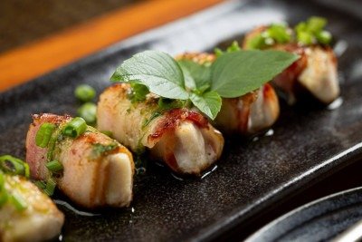 O peixe branco com bacon é uma das opções do menu do Restaurant Week do restaurante Kanpai  -  (crédito: Victor Schwaner/Divulgação )