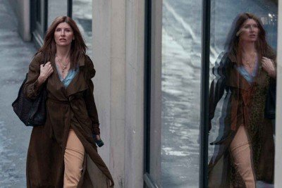 A atriz irlandesa Sharon Horgan criou e protagoniza 'Youth', em que vive agente literária divorciada -  (crédito: HBO Max/Divulgação)