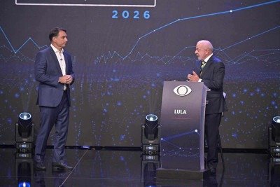 O senador Flávio Bolsonaro e o presidente Lula trocaram acusações durante debate na Band -  (crédito: Renato Pizzutto/Band)