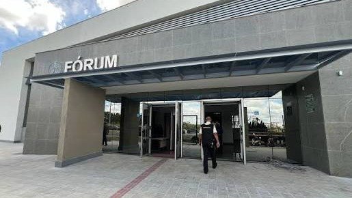 F&oacute;rum onde ocorreu o julgamento que condenou um homem a 18 anos de pris&atilde;o por homic&iacute;dio e tentativa de homic&iacute;dio em Bom Despacho -  (crédito: Amagis)