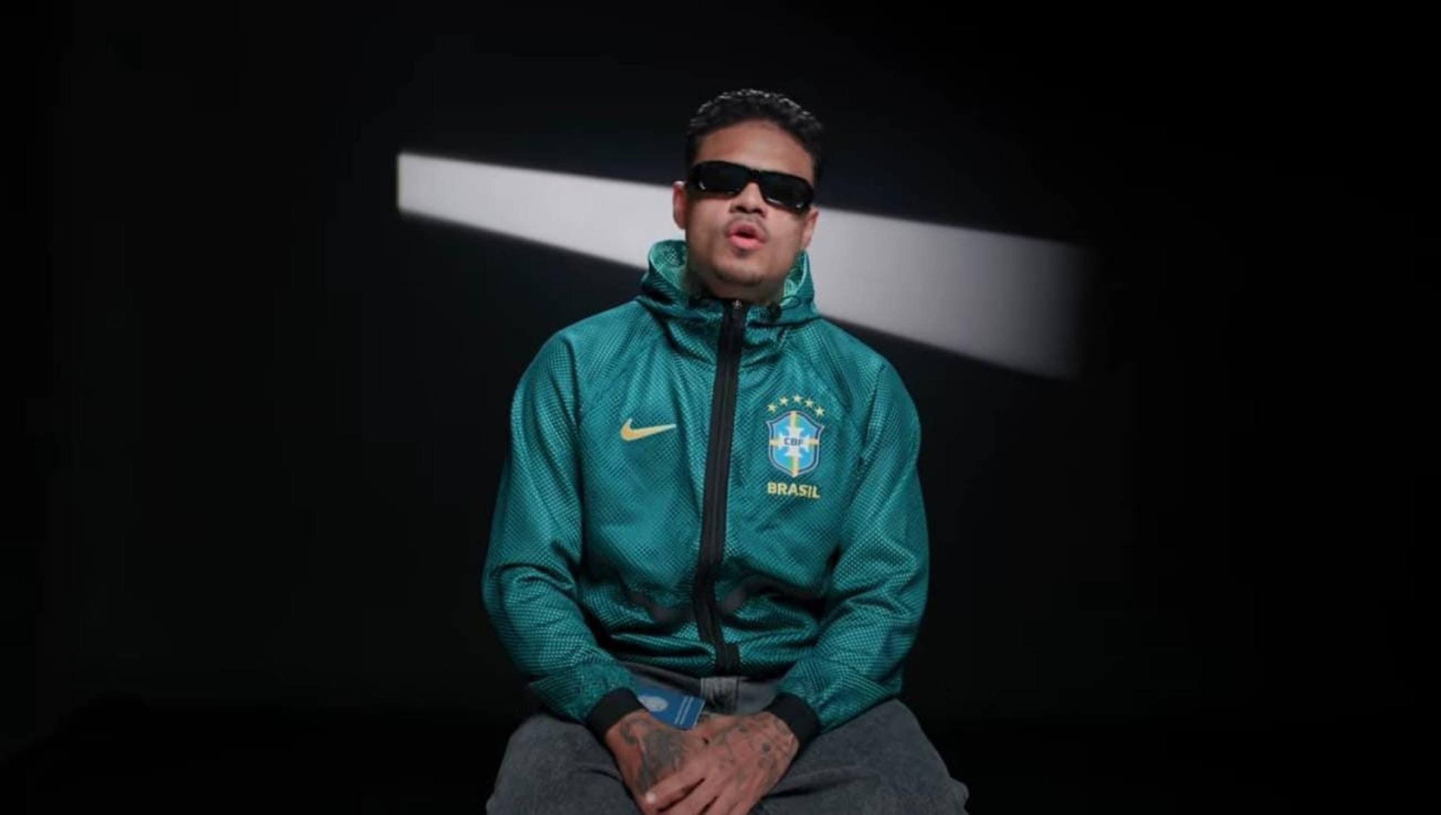 MC Cabelinho para Flávio Bolsonaro: "Cadê tua carteira de trabalho?"