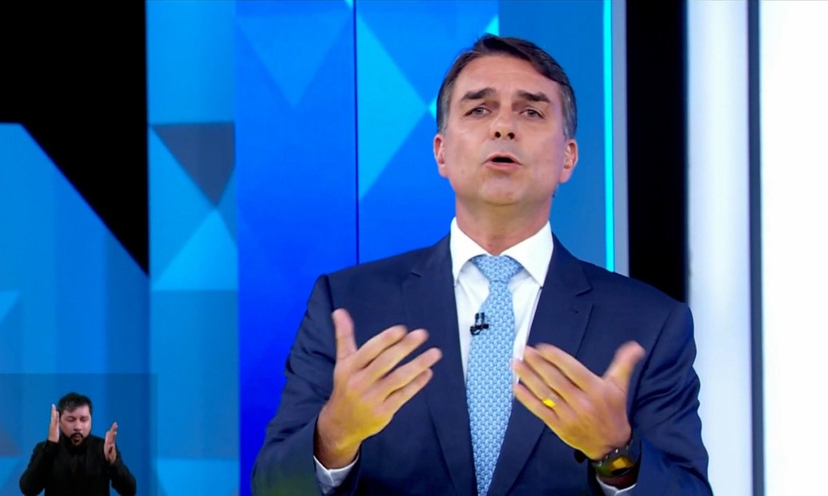 Durante o tempo de resposta, o senador também direcionou parte de sua fala à defesa dos animais - (crédito: TV Globo)